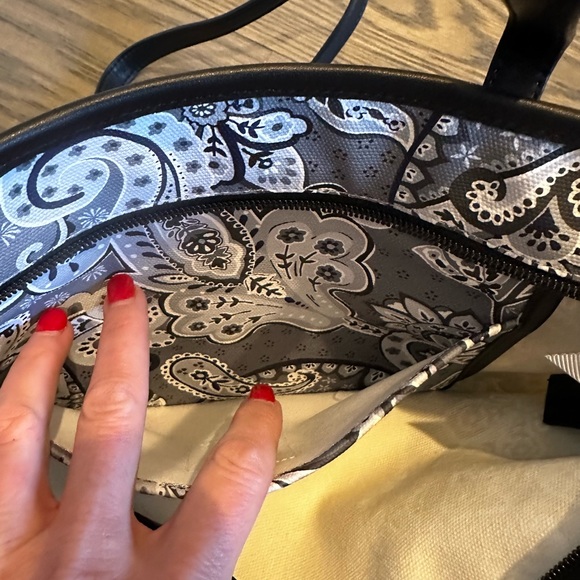 ❤️AMAZING DEAL❤️ Vera Bradley Disney Limited Edition Small Every Day Tote NWT - Picture 9 of 10